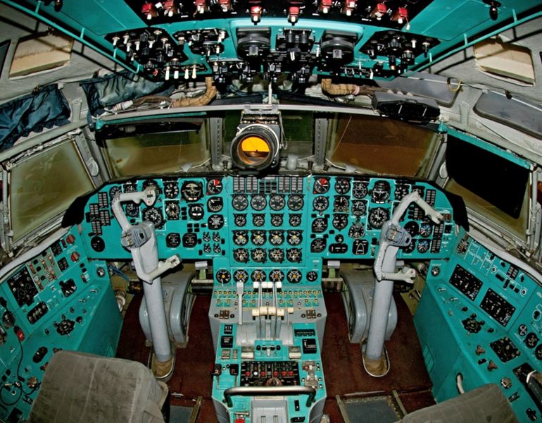 Il-76M cockpit