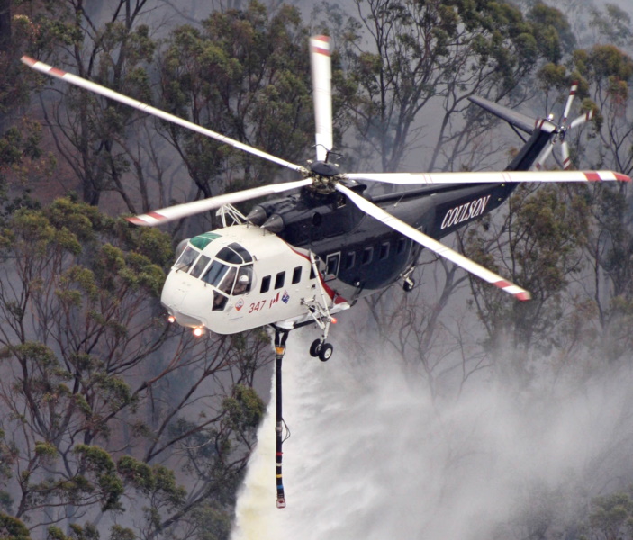 Coulson S-61N fighting fires in Australia