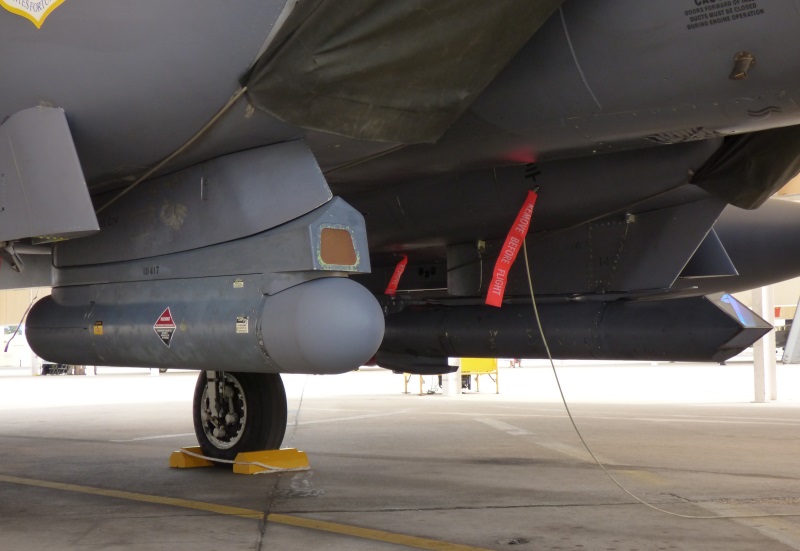 LANTIRN navigation pod & Sniper pod on F-15E
