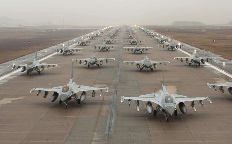 mass assembly of USAF & ROKAF F-16s